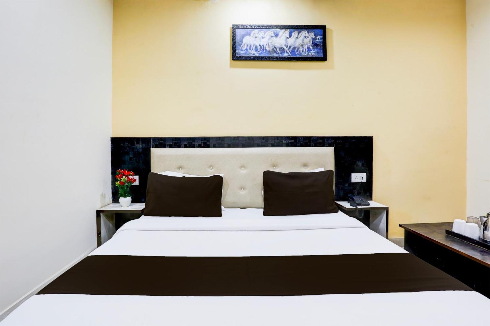 แคปิตัล โอ 42035 โฮเต็ล ราช คงคา Hotel Raiwala ภายนอก รูปภาพ